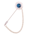 Spilla a fiore dorata con gemma blu scuro, strass e spillo lungo per giacca da uomo - Blu Pavone (Base Oro)