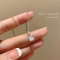 Elegante collana in acciaio al titanio argento con un ciondolo lucido in zircone tondo - Argento