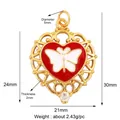 Goldener Herzanhänger mit roter Emaille und weißem Schmetterling und Zirkon-Detail - Rotes Herz Schmetterling