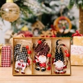 Tre gnomi natalizi in legno con motivi a quadri rossi e neri in confezione regalo - Stile D (Confezione da 3)