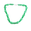 Détail d'un collier de perles abaque en œil de tigre vert avec pierres ovales et fermoir - Style Perles Vert Foncé (NSN0211)
