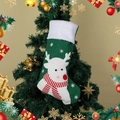 Donkergroene kerstsok met een 3D pluche rendier en witte geborduurde sneeuwvlokken - Eland Stijl / Groen