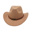 Détail du chapeau de cow-boy en feutre kaki avec ceinture en cuir et emblème de crâne - Taille Unique (57cm) / Camel