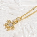 Exquisito collar con colgante de tortuga dorada con circonitas cúbicas brillantes - Tortuga de Oro