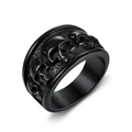 Schwarzer Edelstahlring mit Totenkopf-Relief im Punk-Stil in der 45-Grad-Ansicht - US 14 / Galvanisiertes Schwarz