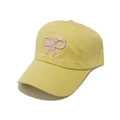 Detail einer gelben Baseballkappe mit einer rosa Strass-bestickten Schleife für Damen - M (56-58cm) / Gelb
