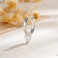 Aro minimalista plateado con gema brillante en forma de corazón para hombres y mujeres - 10mm (Pieza Única) / Plateado