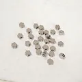 Perline da 6mm in acciaio inossidabile argento a forma di fiore di prugna per DIY - Perlina a Fiore