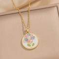 Collana dorata giardino di Monet con ciondolo floreale in smalto e perla centrale - Fiore Rotondo - Bianco (A10)