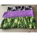 Folded thick knit chenille blankets in purple and camouflage patterns on tile floor - 25*100cm / Forest Green
