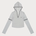 Korte slim-fit lichtgrijze gebreide hoodie met zwart-wit gestreepte banden en borduursel - XS / Sterrenzilver