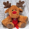 Renna di peluche marrone con sciarpa rossa e fiocco di neve su sfondo in maglia bianca - Stile Sciarpa Rossa