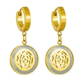 Pendientes de aro dorados con flor calada y colgantes redondos de nácar blanco elegante - Dorado Flor de Concha Blanca (G101)