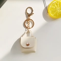 Mini bijou de sac en cuir crème avec fermoir doré et accessoire métallique - Blanc Cassé