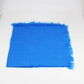 Sciarpa in maglia blu piegata con frange decorative per donne anziane in stile classico - 75x75cm / Blu Lago