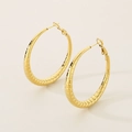 Grandes pendientes de aro dorados con diseño en espiral texturizado y acabado pulido - Estilo Dorado (KE114504-KFC)