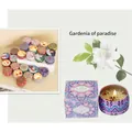 Candela profumata Gardenia in cera di soia con fiori secchi e confezione regalo decorata - Gardenia Celeste Confezione Regalo