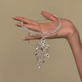 Elegante mehrlagige Quastenkette mit Strasssteinen und Perlen für formelle Anlässe - Silber