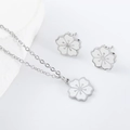 Set gioielli con collana e orecchini a fiore di ciliegio in acciaio e smalto bianco - Set Fiore di Ciliegio Bianco Colore Acciaio / Argento/Bianco