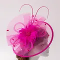 Tocado de novia rosa fucsia con flor de rejilla, plumas y detalles de cuentas - Rosa rojo