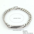 Détail du bracelet en acier inoxydable avec plaque gravée Love Eternal et motif à damier noir - Plaque gravée damier (B539-03)