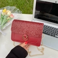 Bolso bandolera de lentejuelas rojas con cadena dorada y cierre de anillo metálico - Rojo
