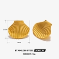 Goldene Muschelohrringe aus Edelstahl, 2,9 cm hoch, Strand-Schmuck im Meeresstil - Polierte Fächermuschel Ohrringe