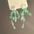 Boucles d'oreilles en argent style forêt avec nacre blanche et pierres vertes - Frange en Pierres Irrégulières (3) / Vert