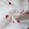 Robe en coton blanc à imprimé coeurs rouges avec détails de texture jacquard - S / Blanc