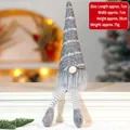 Detail eines grau-weiß gestreiften Weihnachtswichtels mit langen Beinen und weichem Bart - Puppe-305-C
