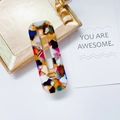Barrette à cheveux en acétate tendance avec motif écaille coloré et pince en métal doré - Carré-Écaille de Tortue Colorée