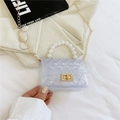 Bolso transparente con asa de perlas, textura de diamantes y correa de cadena dorada - Transparente