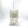Detail der Bohème Macramé Umhängetasche mit elfenbeinfarbener Baumwolle und Fransenbesatz - Weiß
