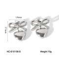 Detalle de pendientes de mariposa y corazón plateados con medidas de 27mm de alto y 19mm - Estilo Plateado(HC-E10138-S)