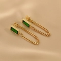 Detalle de pendientes de cadena cubana dorada con cristales rectangulares verde esmeralda - Colgante de Cadena Geométrica / Verde Esmeralda (Pin de Plata)