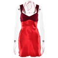 Detalle del mini vestido de satén rojo con espalda descubierta y tirantes ajustables - L / Rojo