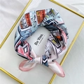 Foulard quadrato in seta con stampa astratta di case rosa e blu e citazione motivazionale - 53cm / 2 Casa Rosa