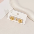 Lot de trois boucles d'oreilles en acier inoxydable avec fleur évidée dorée et cristal - Sakura Or