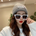 Polarized white square sunglasses and grey knit beanie set for women in retro style - Trending Square White
