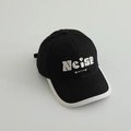 Dettaglio del ricamo Noise e del bordo bianco sul cappellino da baseball in cotone - 52-54cm (3-8 Anni) / Nero