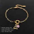 Elegante roestvrijstalen armband met letter B en roze edelsteen in 14K gouden afwerking - Letter B / Goud