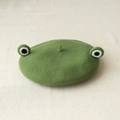 Süße grüne Baskenmütze aus Wolle im Frosch-Design mit dekorativen 3D-Augen für Damen - M (56-58cm) / Grün/Froschohren
