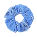 Hellblauer Haargummi mit Paisley-Muster aus weichem Stoff für elegante Frisuren - Himmelblau