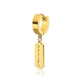 Goldene Edelstahl-Ohrringe mit Punk-Rasierklingen-Anhänger auf weißem Hintergrund - Creolen-Verschluss-Stil / Gold