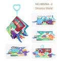 Libro di stoffa dinosauro per neonati con code 3D sensoriali e gancio a cuore blu - Mondo dei Dinosauri / 4 Pagine 8 Facciate/Con Gancio a Cuore Blu