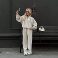 Women's apricot oversized tracksuit set with half-zip sweatshirt and wide-leg sweatpants - S / White