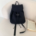 Zaino minimalista in nylon nero con coulisse e fibbia in metallo argentato per donna - Nero