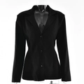 Dettaglio di un blazer nero monopetto con tre bottoni mostrato su un manichino chiaro - S / Top Nero