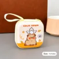 Mini portamonete Capybara giallo con illustrazione di orso e cinturino, 7x7x3cm - Impilamento Capibara (Quadrato)