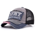 Dettaglio del ricamo AFNY vintage e del design mesh sul cappello in cotone - Regolabile / Grigio